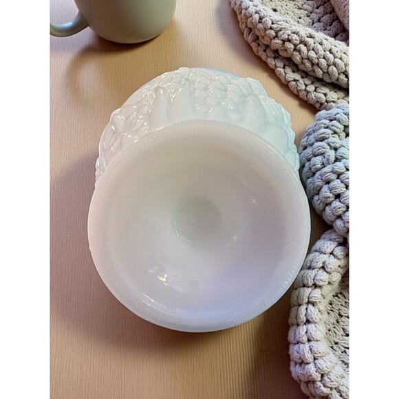 Vintage AVON Milk Glass Lidded Pedestal Dish-Grapes-Candy Jar-6in-Fruit-White - Picture 5 of 7